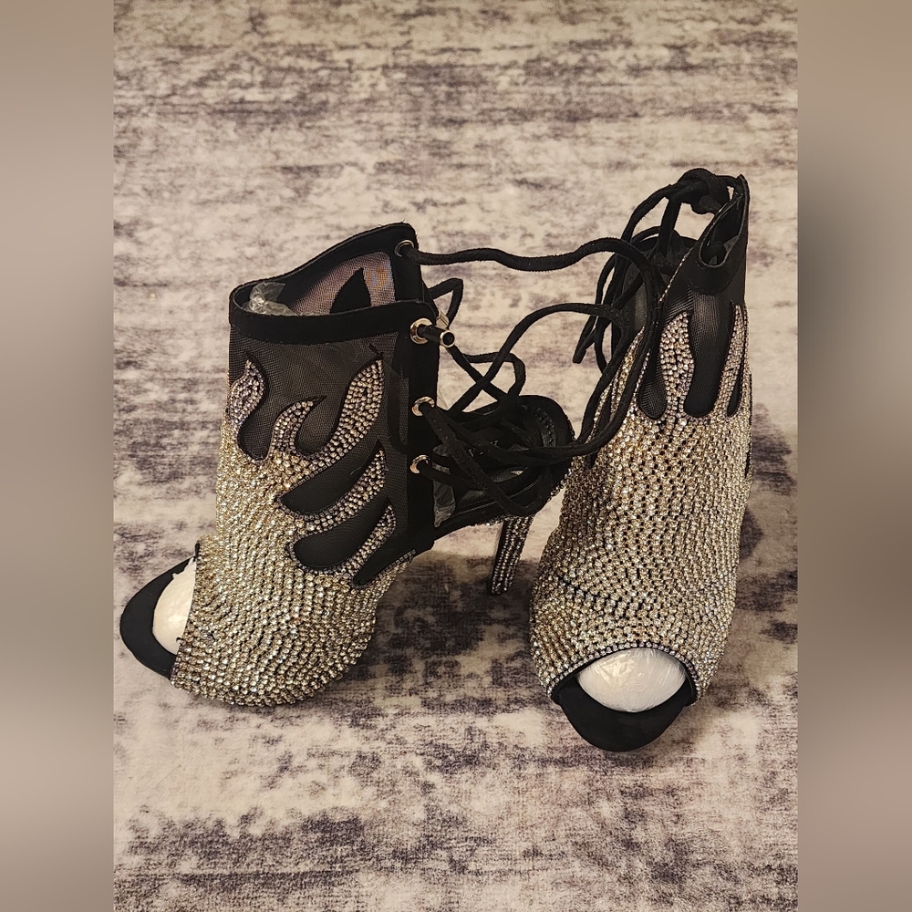 Azalea Wanf Elegant Black and Silver Women's Heels Size 7.5 - Picture 3 of 5
